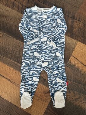 Magnetic Me Whale Hello There footie